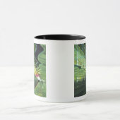 ネオン照明はオヘア空港の廊下にある マグカップ (中央)