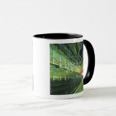 ネオン照明はオヘア空港の廊下にある マグカップ (正面右)