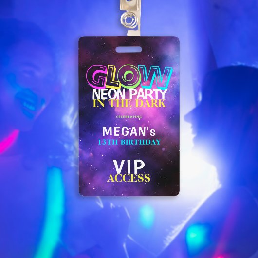 ネオン輝く誕生日パーティーVIPアクセス招待状 バッジ