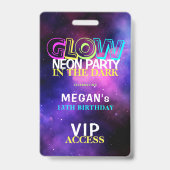 ネオン輝く誕生日パーティーVIPアクセス招待状 バッジ (正面)