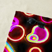 ネオン鮮やかグローパターン ビーチタオル (インサイチュ)