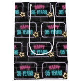 ネオン35誕生日サインオンブリック中抱き枕 ミディアムペーパーバッグ (裏面)