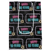 ネオン50誕生日サインオンブリック中抱き枕 ミディアムペーパーバッグ (裏面)