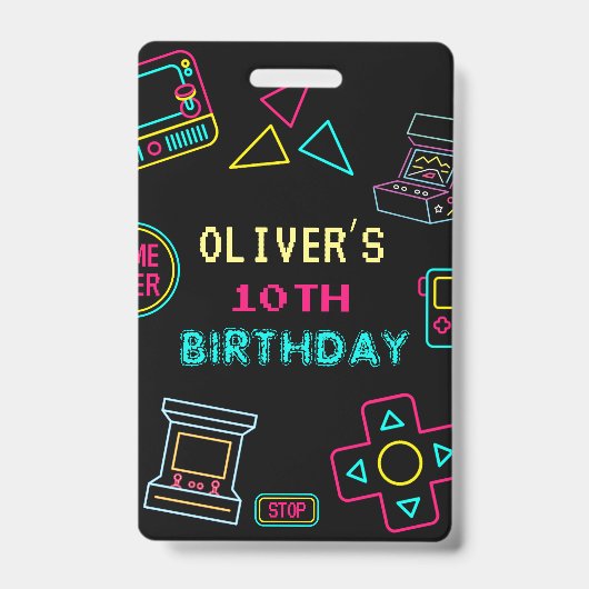ネオン いつでも ビデオゲーム アーケード 誕生日  バッジ (正面)