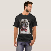 ネクタイ姿のかわいいパグが子犬のような目で見つめる Tシャツ (正面フル)