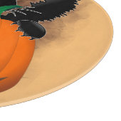 ネコおもしろいハロウィーンキャラクターカボチャをかむ カッティングボード (角)