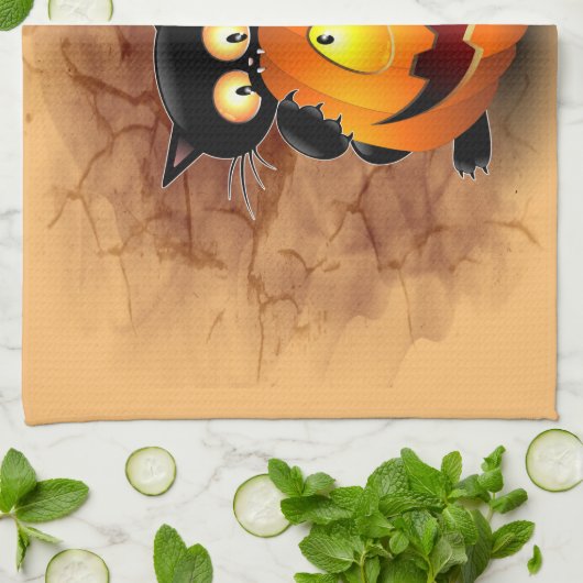 ネコおもしろいハロウィーンキャラクターカボチャをかむ キッチンタオル (折り畳み)