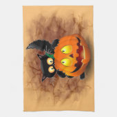 ネコおもしろいハロウィーンキャラクターカボチャをかむ キッチンタオル (縦)