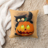 ネコおもしろいハロウィーンキャラクターカボチャをかむ クッション (ブランケット)