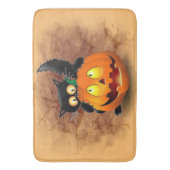 ネコおもしろいハロウィーンキャラクターカボチャをかむ バスマット (正面縦)