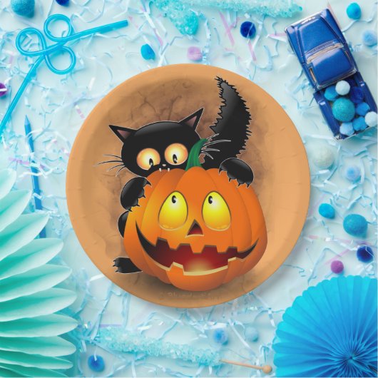 ネコおもしろいハロウィーンキャラクターカボチャをかむ ペーパープレート (パーティー)