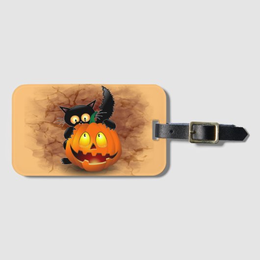 ネコおもしろいハロウィーンキャラクターカボチャをかむ ラゲッジタグ (正面横)