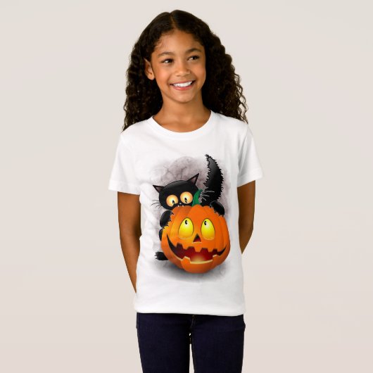 ネコおもしろいハロウィーンキャラクターカボチャをかむ Tシャツ (正面フル)
