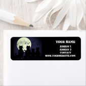 ネコが月明かりの中で動く。パーソナライズ ラベル (インサイチュ)