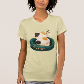"ネコ社長" ソファで寝る猫 Tシャツ (正面)