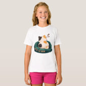 "ネコ社長" ソファで寝る猫 Tシャツ (正面フル)