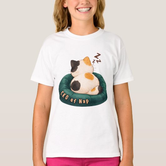 "ネコ社長" ソファで寝る猫 Tシャツ (正面)