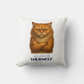 ネコ自信Tシャツ クッション (正面)