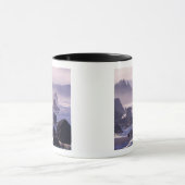 ネシカの近くのオレゴン海岸に沿った朝霧 マグカップ (中央)