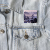 ネシカ島の近くのオレゴン州沿岸に霧が立っていた。 缶バッジ (インサイチュ)