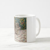 ネズミが針を通す(ビアトリックス・ポッター) コーヒーマグカップ (正面右)