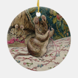 ネズミが針を通す（ビアトリックス・ポッター） セラミックオーナメント