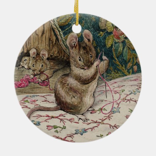 ネズミが針を通す（ビアトリックス・ポッター） セラミックオーナメント (裏面)
