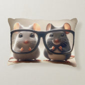 ネズミが黒い眼鏡の後ろから覗き込む アクセントクッション (裏面)