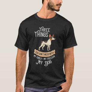 ネズミのテリア犬の子犬の飼い主が恋人 Tシャツ