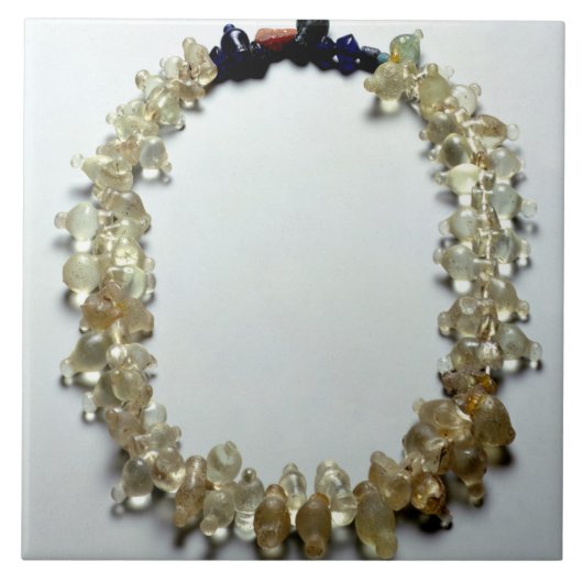 ネックレス、Pritluryから、鉄器時代、紀元前の4世紀 タイル (正面)