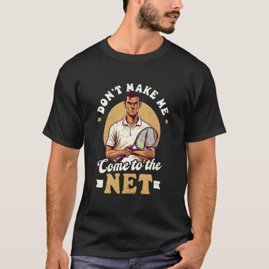 ネットに突進するテニス選手 Tシャツ (正面)