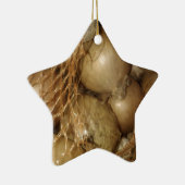 ネットの玉ねぎ、野菜、スパイシーな料理 セラミックオーナメント (右)