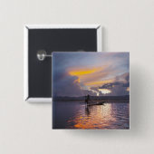 ネット付きインタ漁師レッグ漕ぎボート魚釣り 缶バッジ (正面&裏面)