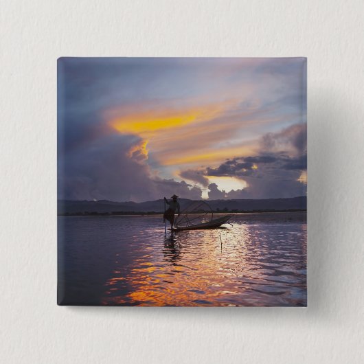 ネット付きインタ漁師レッグ漕ぎボート魚釣り 缶バッジ (正面)