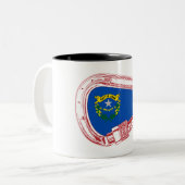 ネバダフラッグ登山カラビナー ツートーンマグカップ (正面左)