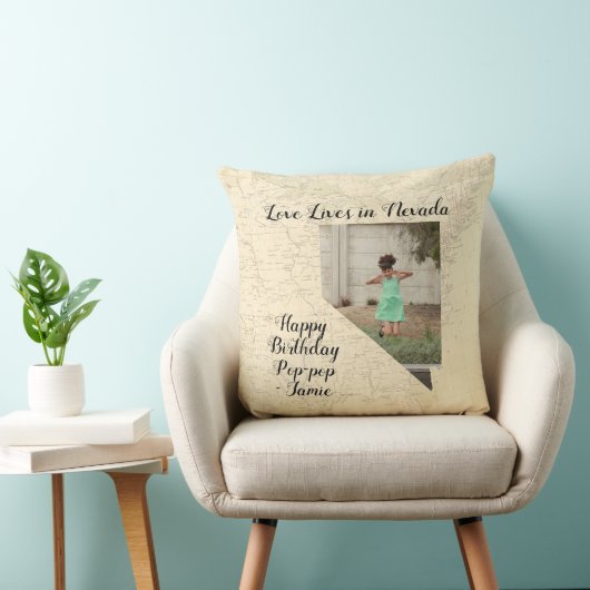 ネバダ州に住む古い地図の愛の州形写真 クッション (椅子)