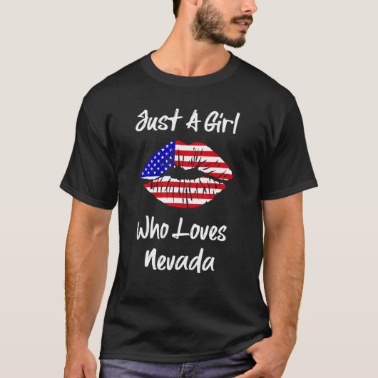 ネバダ州を愛する少女に過ぎないアメリカ国旗の唇 Tシャツ (正面)