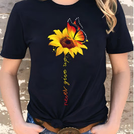 ネバーギブアップ ひまわりと蝶 インスピレーション Tシャツ
