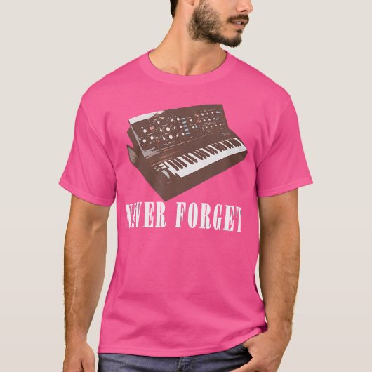 ネバー・フォーゲット・シンセサイザー - レトロ・ピアノ デザイン Tシャツ (正面)