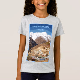 ネパールのナムチェバザールと山の景色 Tシャツ