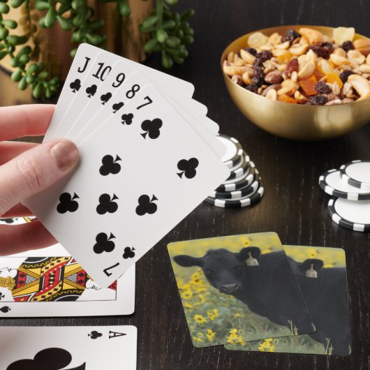 ネブラスカ州のヒマワリの中の子牛 トランプ (インサイチュ)