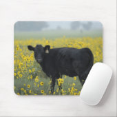 ネブラスカ州のヒマワリの中の子牛 マウスパッド (マウス)