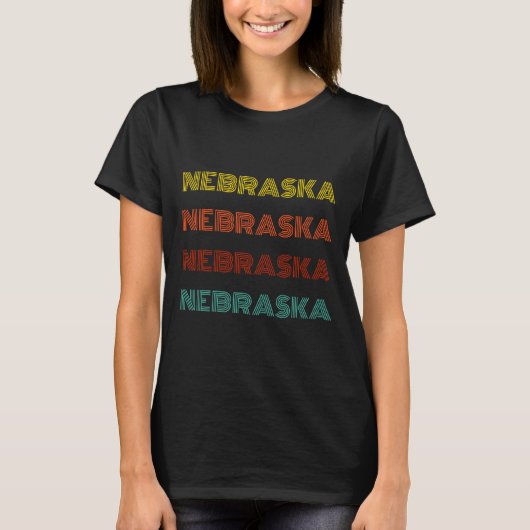 ネブラスカ州のレトロ・タイポグラフィ アメリカの州 Tシャツ (正面)