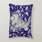 ネービーブルーホワイトラビットファミリーフローラルデダムデルフト アクセントクッション (裏面(縦))