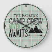 ネームパーソナライズされたキャビンキャンピングアドベンチャー ラージ壁時計 (正面)