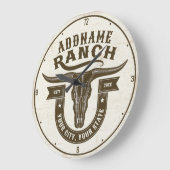 ネームパーソナライズされたブルステアスカルウエスタンランチ ラージ壁時計 (傾斜)