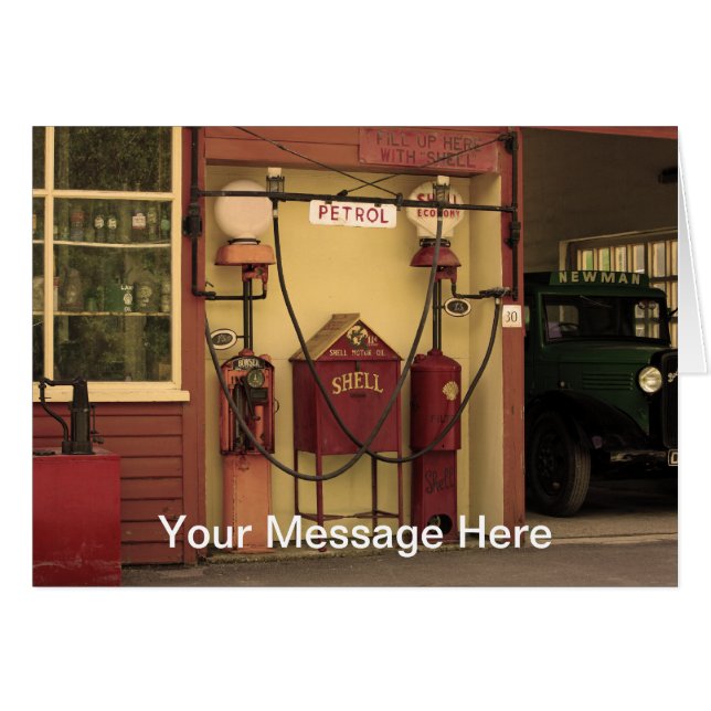 ノスタルジックな給油所 (正面横)