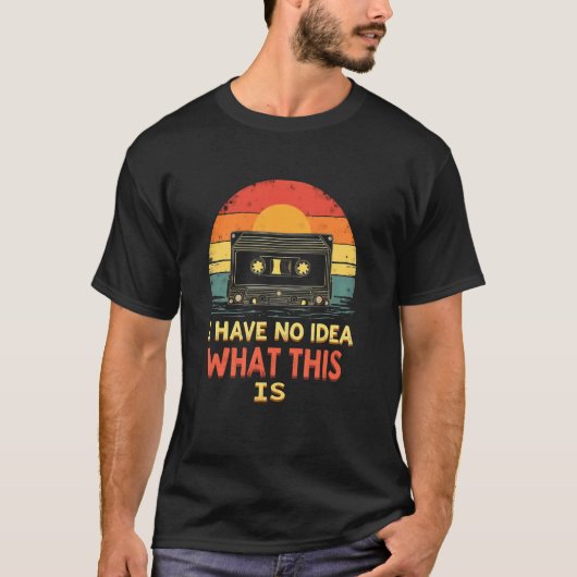 ノスタルジックテープ ユーモア グラフィック Tシャツ (正面)