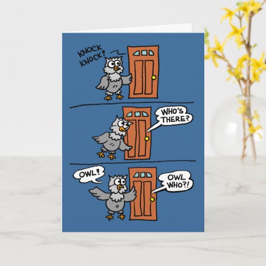 ノックのノックのハロウィンの漫画のフクロウは挨拶をからかいます カード (黄色い花)