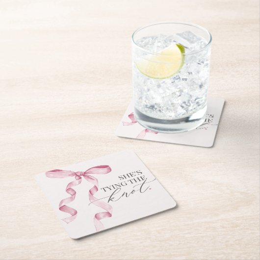 ノットを結ぶピンクのボウ ブライダルシャワーデコレーション スクエアペーパーコースター (インサイチュ)